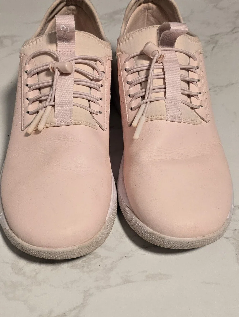Clove CLASSICLight Pink Women's Slip-On Athletic Sneakers with Iridescent Detail